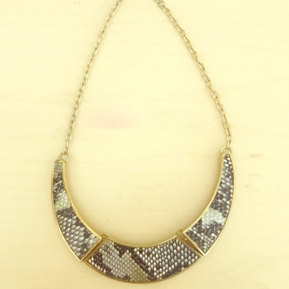 Necklace - Snakeskin print